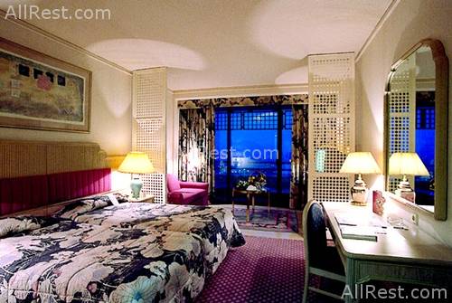 Sheraton Voyager 8